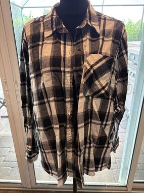 XXL Black and White Plaid Button-Up Shirt